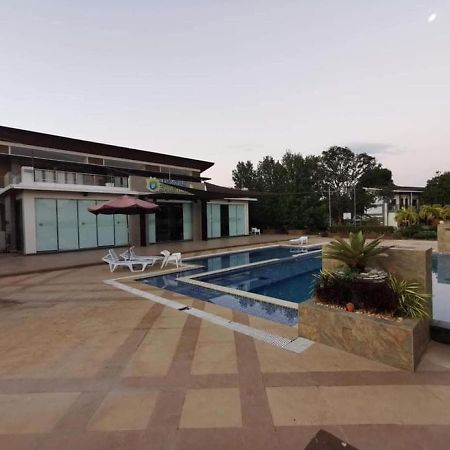Floating Sanctuary Resort Powered By Cocotel Bulacan Eksteriør billede