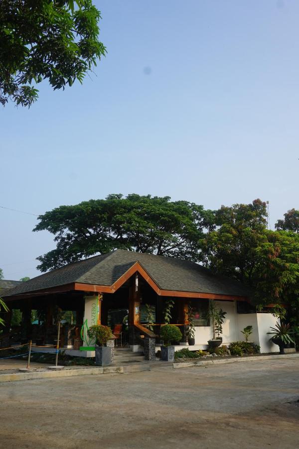 Floating Sanctuary Resort Powered By Cocotel Bulacan Eksteriør billede