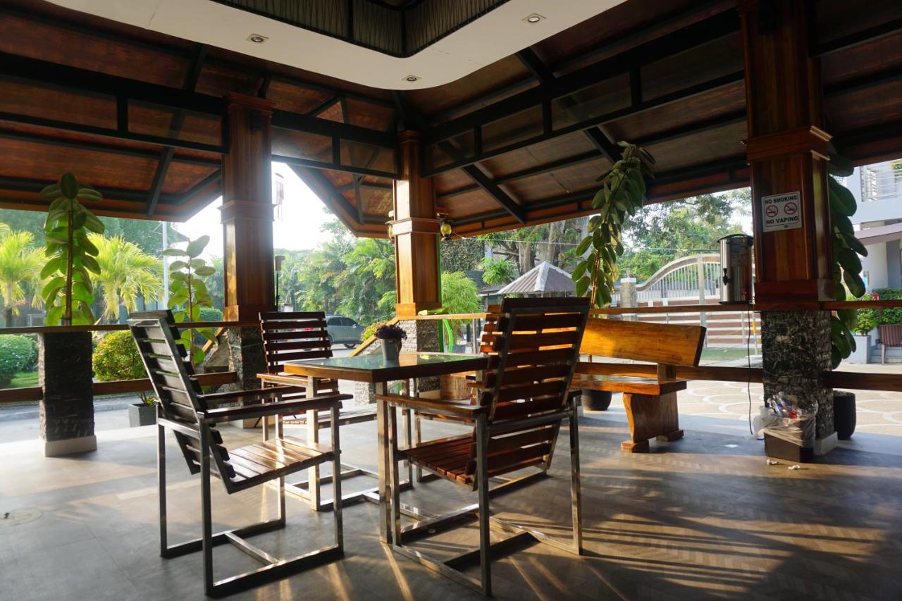 Floating Sanctuary Resort Powered By Cocotel Bulacan Eksteriør billede