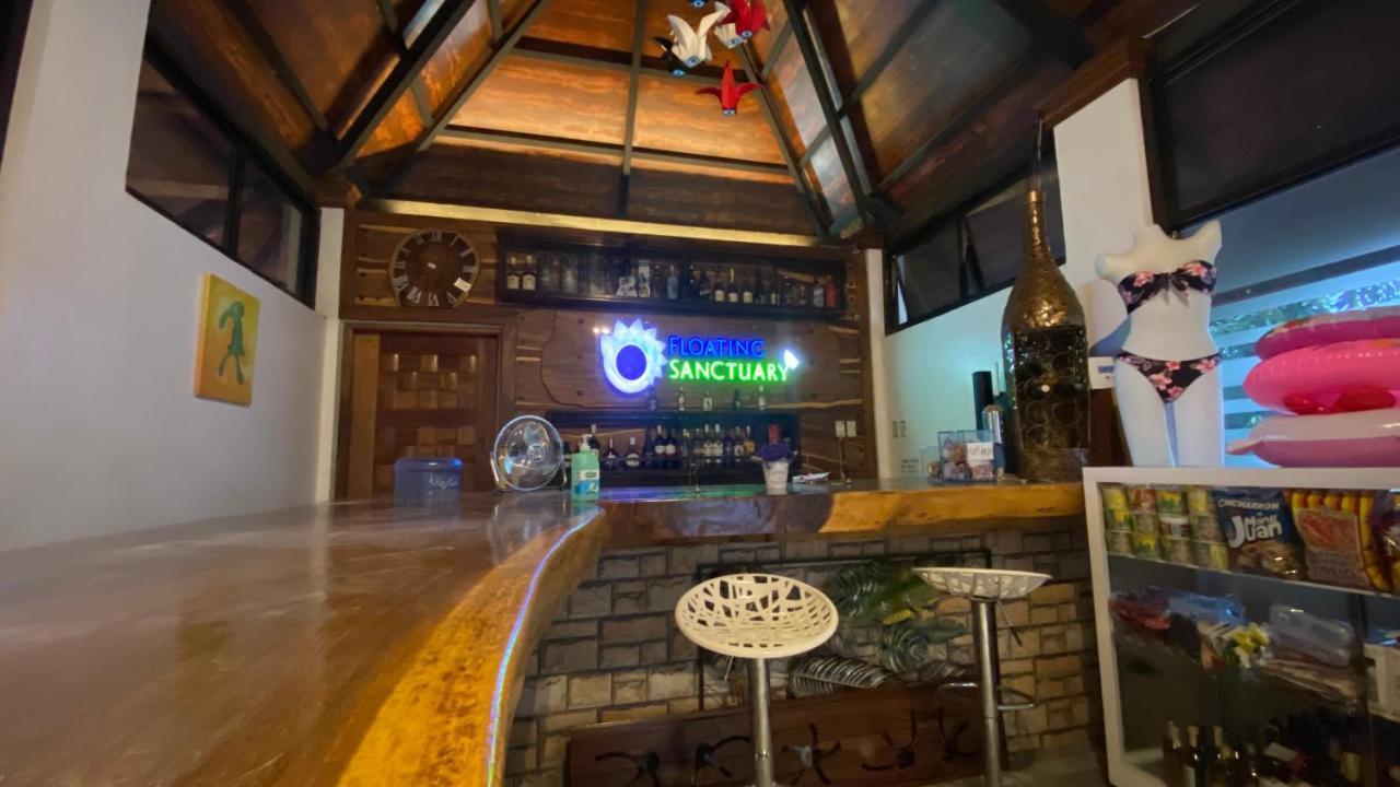Floating Sanctuary Resort Powered By Cocotel Bulacan Eksteriør billede