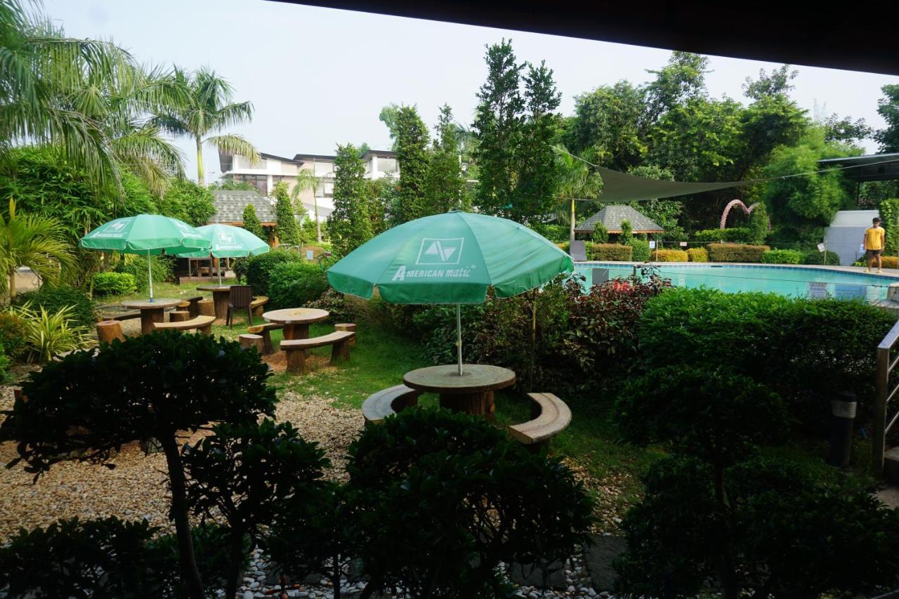 Floating Sanctuary Resort Powered By Cocotel Bulacan Eksteriør billede