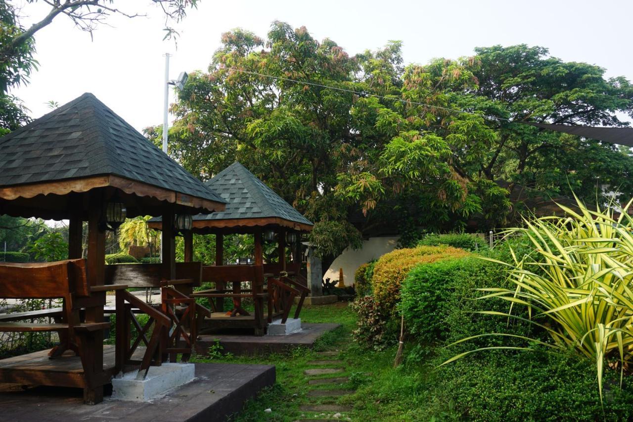 Floating Sanctuary Resort Powered By Cocotel Bulacan Eksteriør billede