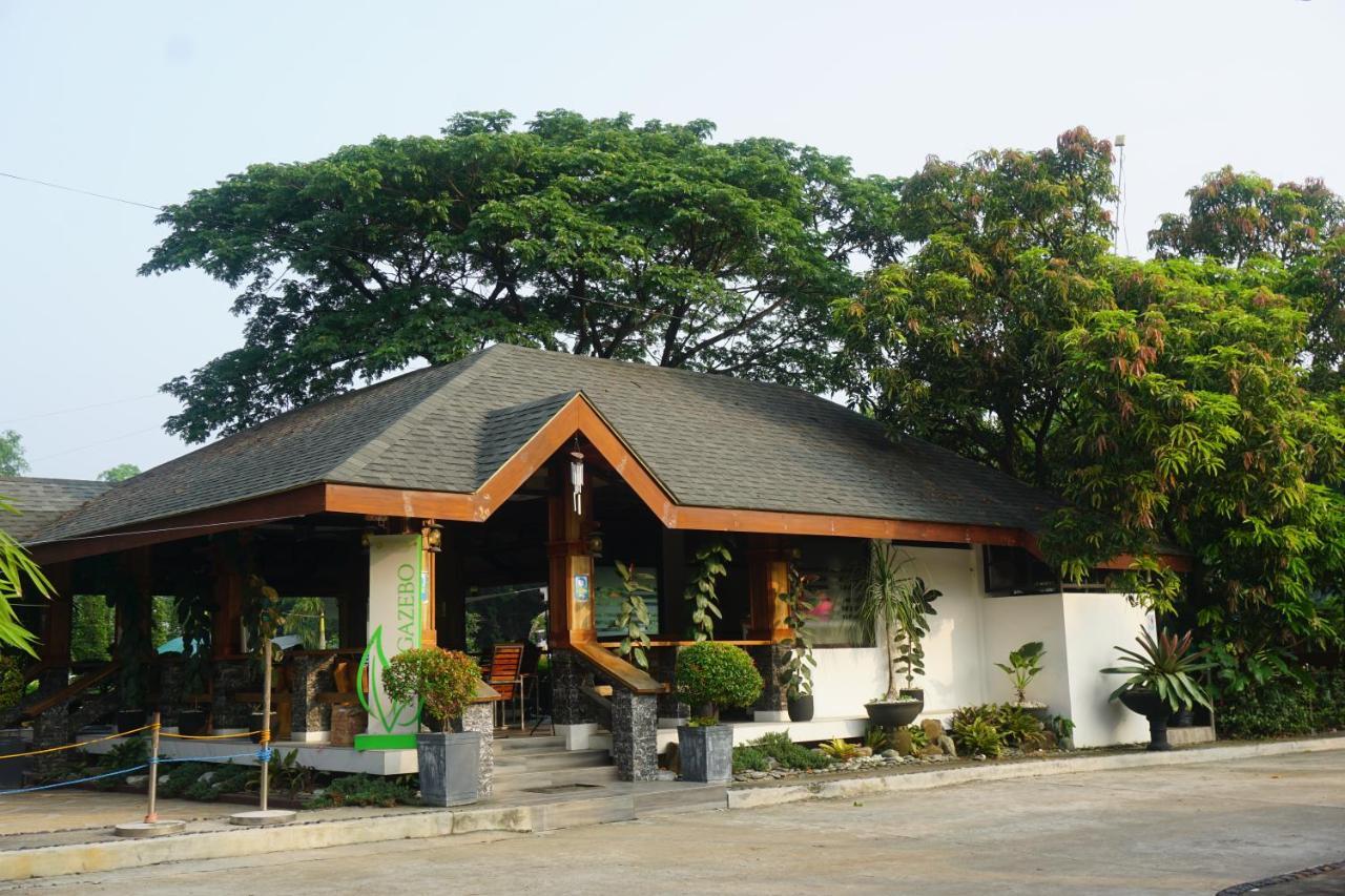 Floating Sanctuary Resort Powered By Cocotel Bulacan Eksteriør billede