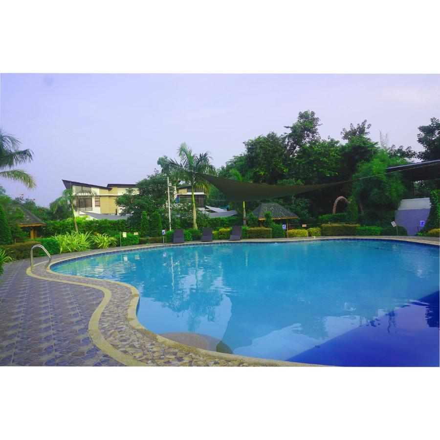 Floating Sanctuary Resort Powered By Cocotel Bulacan Eksteriør billede
