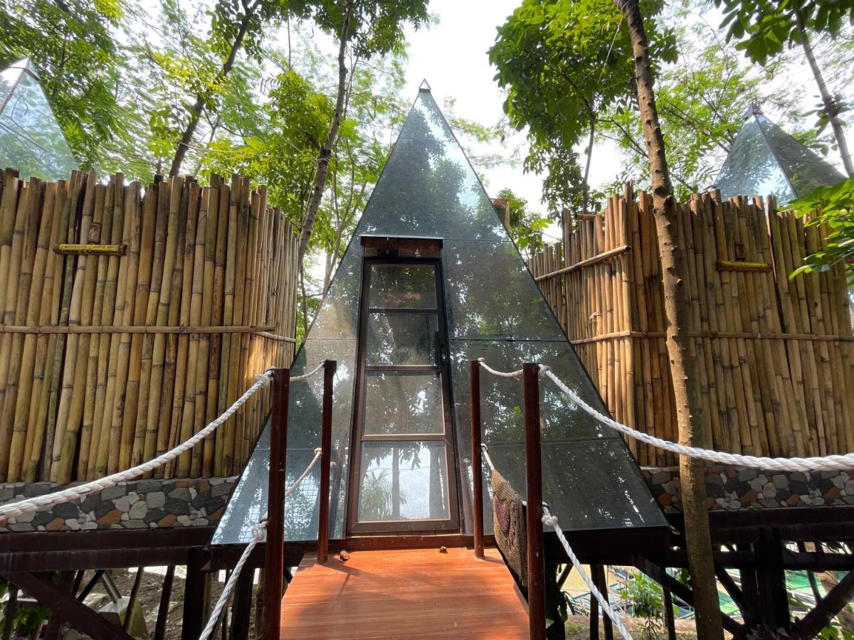 Floating Sanctuary Resort Powered By Cocotel Bulacan Eksteriør billede