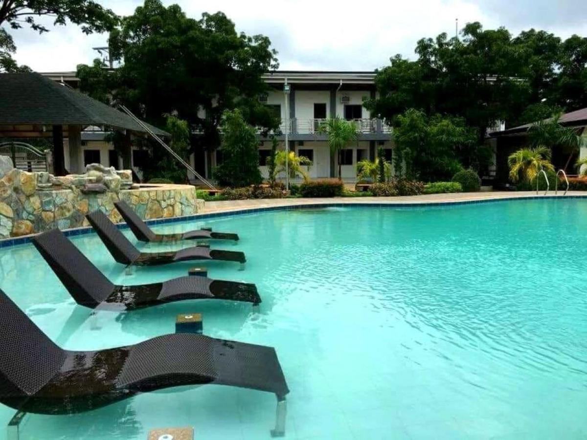 Floating Sanctuary Resort Powered By Cocotel Bulacan Eksteriør billede